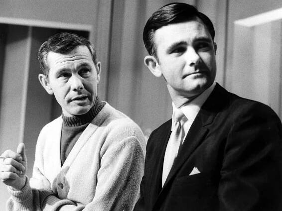 THE TONIGHT SHOW STARRING JOHNNY CARSON, Johnny Carson & brother/director Dick during an afternoon rehearsal of the show, 1967. 1962 - 1992. © NBC/ Courtesy: Everett Collection
