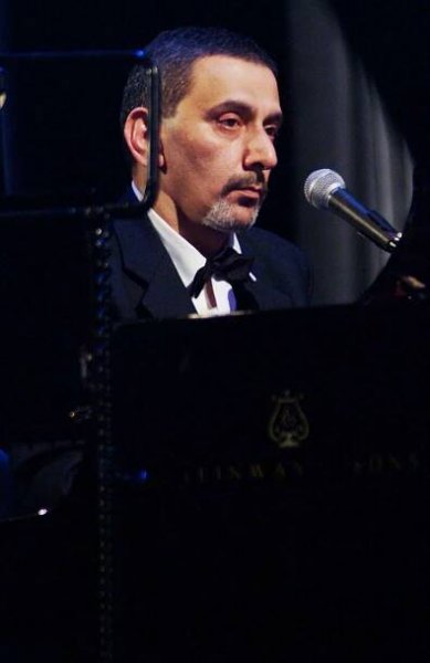 Lebanese composer Ziad Rahbani plays the piano during a rare oriental-jazz concert late 12 January 2004 in Abu Dhabi