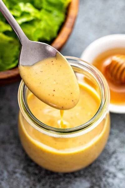 Medovo hořčičná salsa (recept pro rok 2025)
