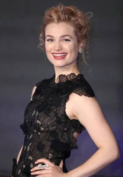 What to Know About 'Fantastic Beasts'' Bewitching Breakout Star Alison Sudol