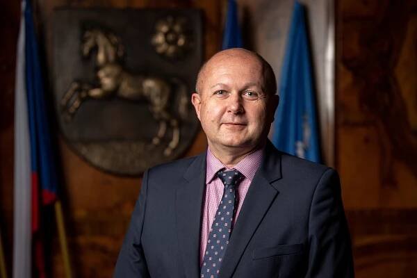 Výsledky senátních voleb: Pět kandidátů usedne v Senátu už po 1. kole