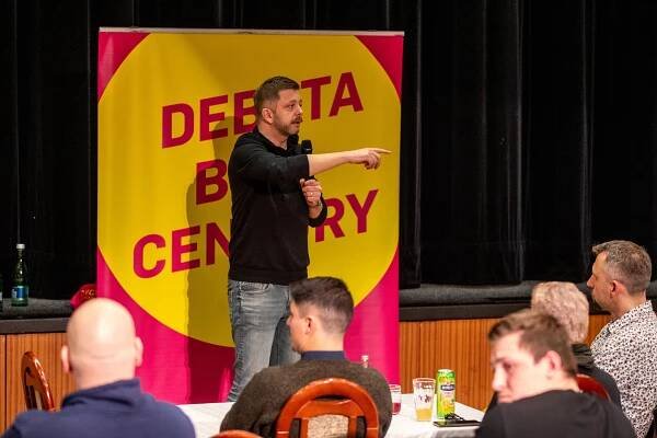 Rakušan v Havířově zakončil své turné debat, ty teď převezmou Nerudová a Farský
