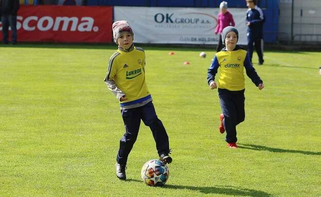 Podívejte se: Letná otevřela brány. Děti si zahrály fotbal na ligovém stadionu