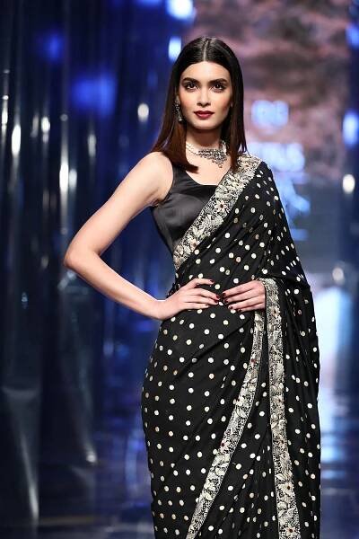 Lotus Makeup India Fashion Week: A Fine Mix of Old and New ! -