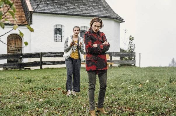 Zimmer mit Stall - Berge versetzen - Z filmu - Carolin Garnier, Aglaia Szyszkowitz