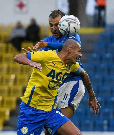 5. kolo FORTUNA:LIGA, FK Teplice - FC Baník Ostrava, 26. září 2019 v Teplicích. Kučera Tomáš z FK Teplice a Nemanja Kuzmanovič z FC Baník Ostrava