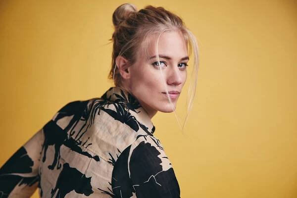 Larissa Marolt - NILS SCHWARZ PHOTOGRAPHY