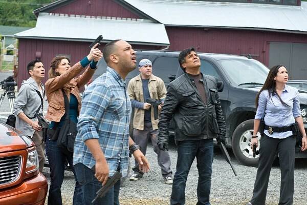 Jorge Vargas, Erik Estrada, Julia Benson, Vanesa Tomasino - Čupakabra - Z filmu