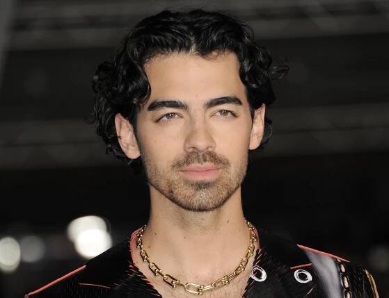 Joe Jonas hit up one of Montreal’s best burger spots in Mile End this weekend