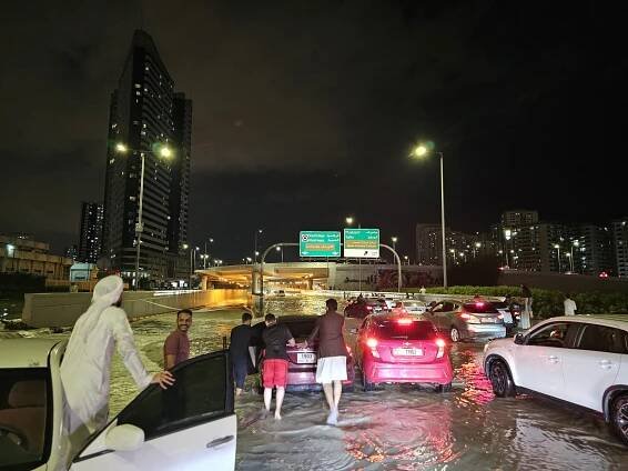 FOTO: Povodně v Dubaji. – stránka 8