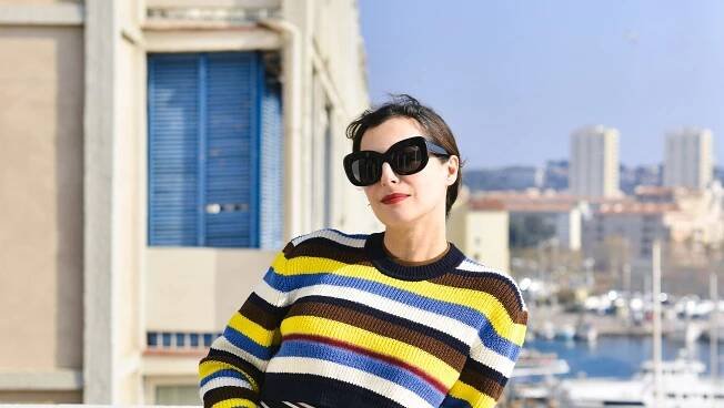 Le décor entre imaginaire et réel: trois questions à Amira Casar - en Say Who - le média des communautés influentes de notre époque Say Who