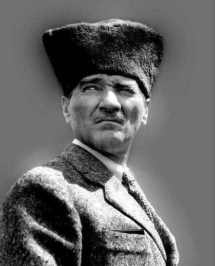 Salon Kıyafetleri - Levon Kordonciyan - en-ataturk