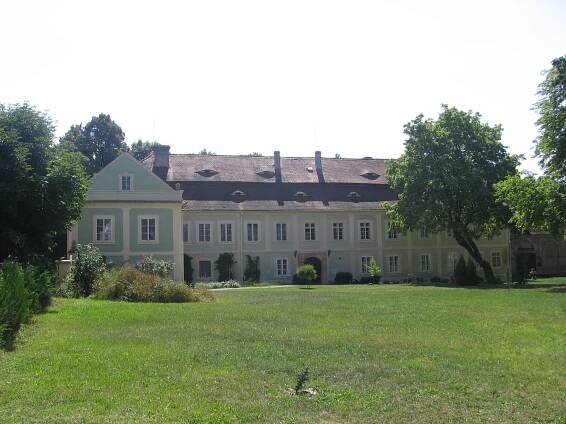 Soubor:Zamek Luhov 1.JPG – Wikipedie