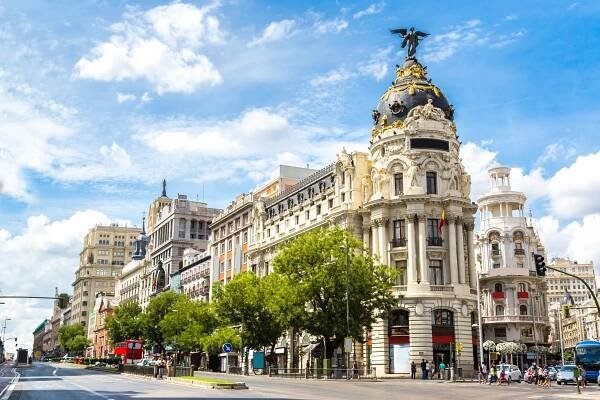 Ulice Gran Via v Madridu