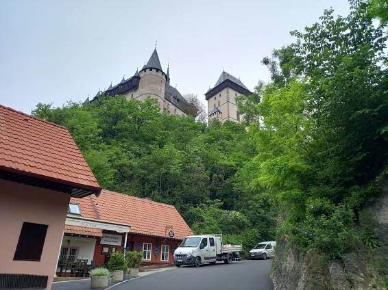 Na Karlštejn by se měl vydat každý Čech. Vstup za hubičku ale nečekejte