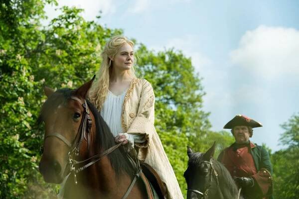 Veliká - Série 2 - Hlava jsem já - Z filmu - Elle Fanning, Douglas Hodge