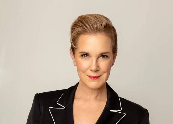 Elizabeth Perkins on '80s Fame and Her Friendship With Elizabeth Taylor
