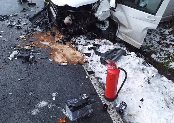 Srážka dodávky a osobáku u Tatenic, dva zranění. Nehoda je i v Lanškrouně