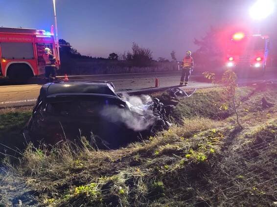 Řidič osobního vozu zemřel při čelní srážce s nákladním autem na Bruntálsku