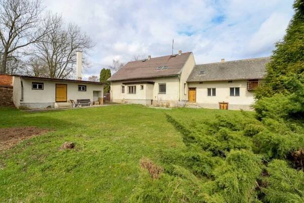 Prodej rodinného domu 4+1 a 2+kk v obci Pavlíkov, pozemek 1960m2