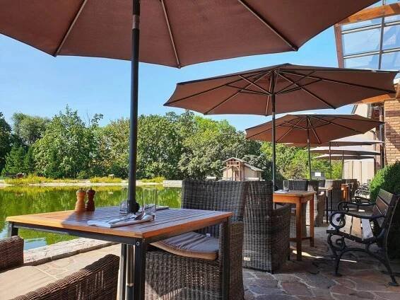 Navštivte jedny z nejkrásnější zahradních restaurací a kaváren v Česku