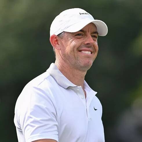Rory McIlroy makes unlikely birdie after skulling bunker shot off grandstand at Tour Championship