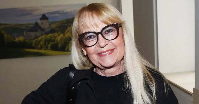 Dva životy, jedna herečka. Kateřina Macháčková rozehrává v Divadle v Řeznické příběh Goebbelsovy sekretářky i sexuální terapeutky Ruth