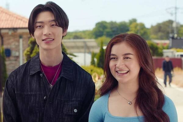 Sang Heon Lee and Anna Cathcart in 'XO, Kitty' season 2