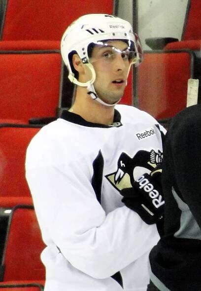 Soubor:Robert Bortuzzo 2011-12-03.JPG