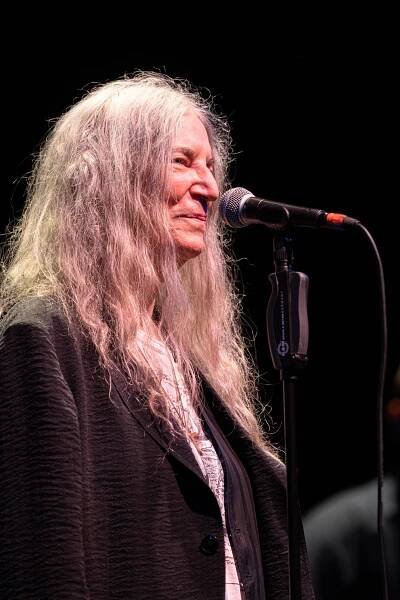 Patti Smith v Praze vyzvala k lásce k životu. Obecenstvo si okamžitě podmanila