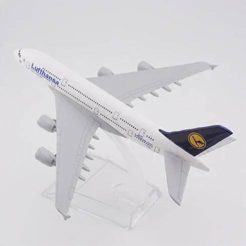 Lufthansa Airbus A380-800 – Složený model letadla Model a380luft_rs