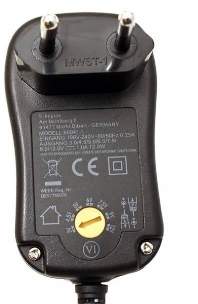 Univerzální napájecí adaptér 3-12V/1A, černý