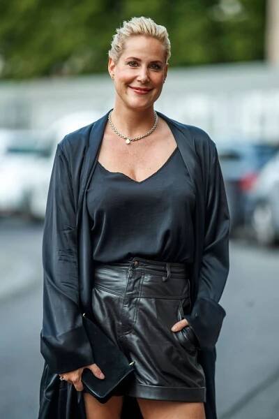 Anika Decker: "Die Wechseljahre hatten auch Auswirkungen auf meine Arbeit" / Die Autorin im Interview mit der "Apotheken Umschau"