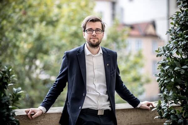 Duel Deníku: Mají advokáti poskytovat data o obchodování?