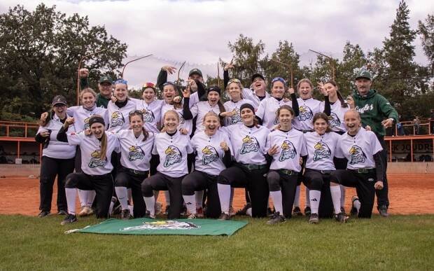 Stříbřitě bronzová sezona 2024 kadetek U16 Eagles Praha