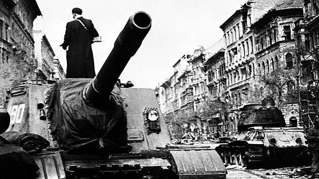 V Maďarsku ožívá krvavá revoluce z roku 1956. Čeká se na reakci Viktora Orbána - Metro.cz