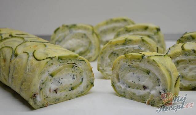 Žádná smažená nezdravá cuketa. Oblíbená cuketová roláda připravena za 5 minut. - varenirecept