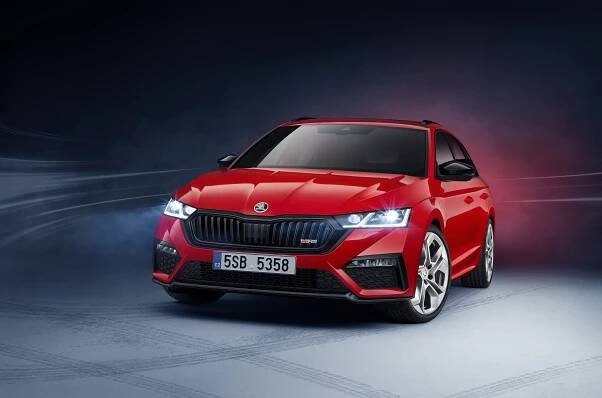 Škoda zatím mlčí o klasické Octavii RS. Servíruje informace o verzi iV