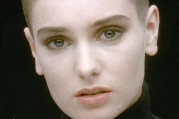 Netušila, že sa v piesni Nothing Compares 2U rozplače. Ľutovať Sinéad O'Connor je už zbytočné