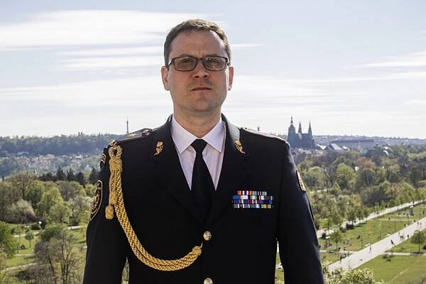 Daniel Miklós je brigádní generál, Vladimír Vlček generálmajor. Povýšil je prezident republiky | POŽÁRY.cz - ohnisko žhavých