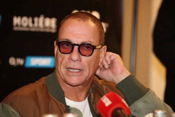 Jean-Claude Van Damme (63) v Praze: Úsměvy, podpisy a nadšení z obrazu!