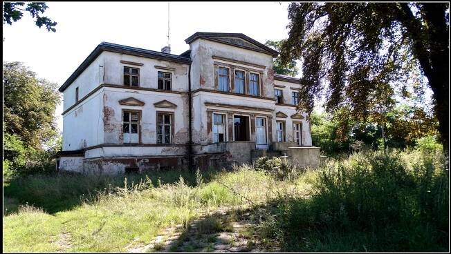 Dwór w Karowie (powiat górowski)