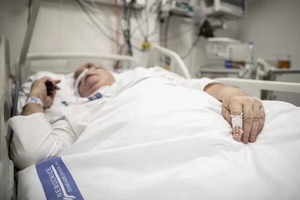 Konec smluv s pojišťovnami se blíží. První nemocnice potvrdily rušení lůžek, další ještě bojují