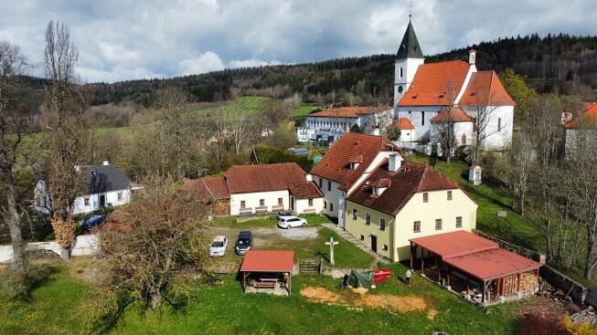 Farní kostel sv. Bartoloměje