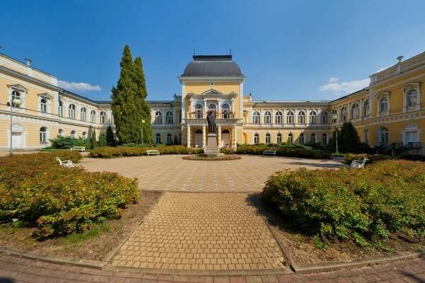 Music on the colonade, Imperial Spa