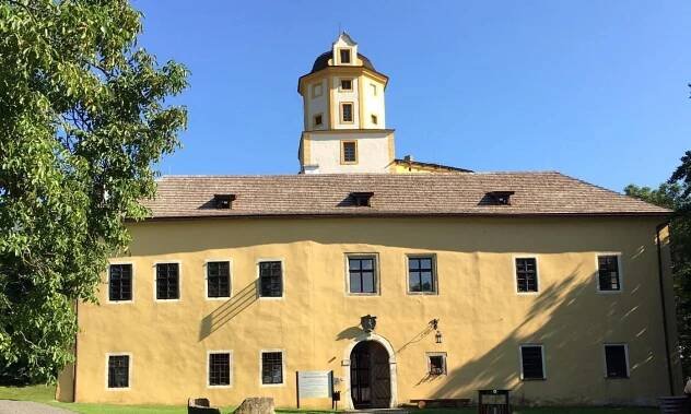 Na hrad Malenovice do Zlína: Zajímavá historická památka ukrývá i kostru slona