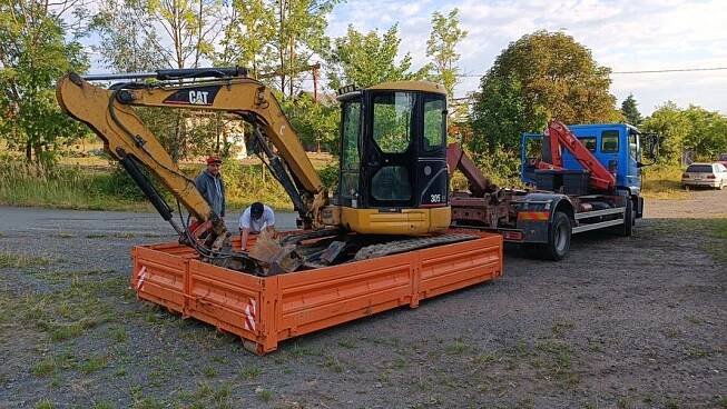 Zemní a výkopové práce pásovým bagrem Caterpillar za 900 Kč Nalžovské Hory, Nalžovy Machinery-KM • Firmy.cz