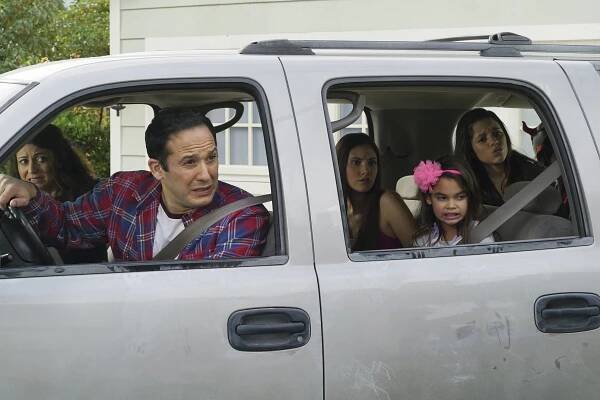 Cerina Vincent, Joe Nieves, Ronni Hawk, Ariana Greenblatt, Jenna Ortega - Život uprostřed - Z filmu