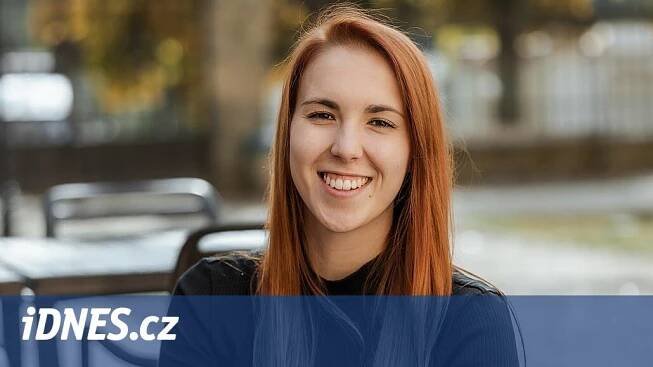 Novou mluvčí vlády se stane Ješátková, Smolka bude řídit komunikační odbor - iDNES.cz
