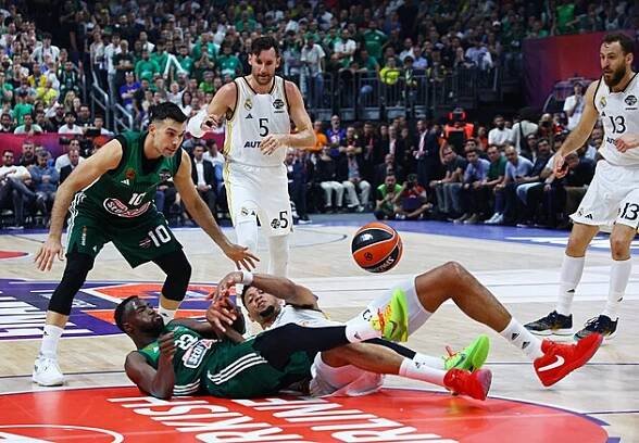 Basketbalisté Panathinaikosu porazili Real a posedmé vyhráli Evropskou ligu